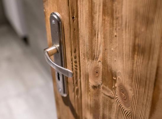 The Best Media for Sandblasting Wood 2