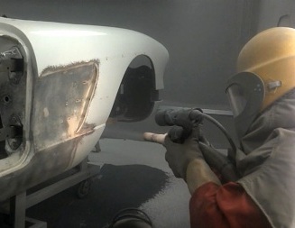 Type of Sandblasting Media To Clean An Automotive Rearend